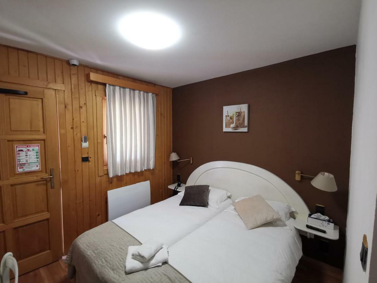 Auberge Saint-Jean Villequier-Aumont Buitenkant foto
